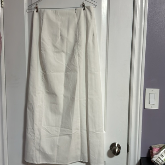 Multi-Button Split Middle Waist Maxi Skirt - Picture 8 of 12